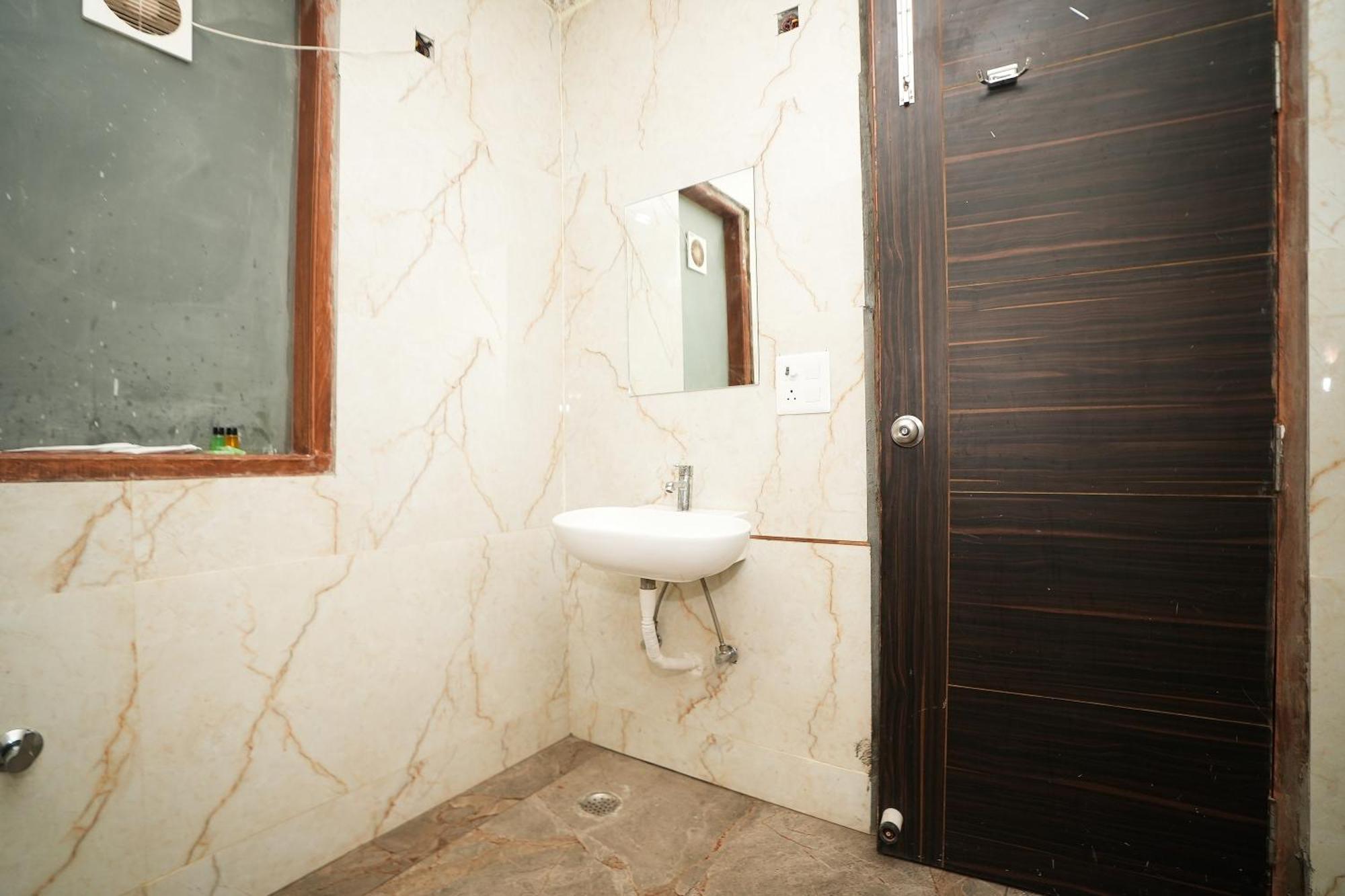 Tanvi Premium Residency Near Artemis Hospital, Gurugram Gurgaon Exterior foto