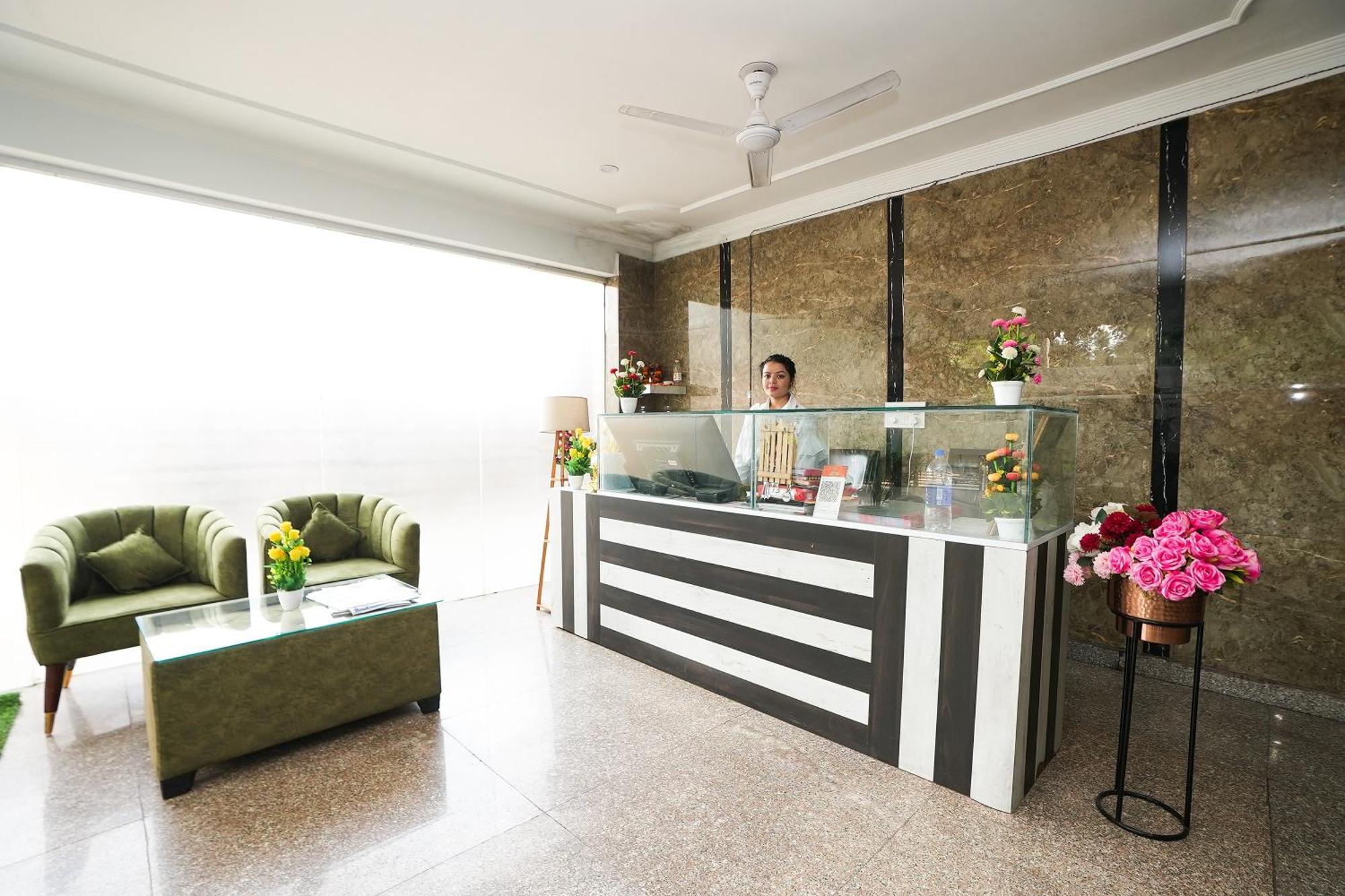 Tanvi Premium Residency Near Artemis Hospital, Gurugram Gurgaon Exterior foto